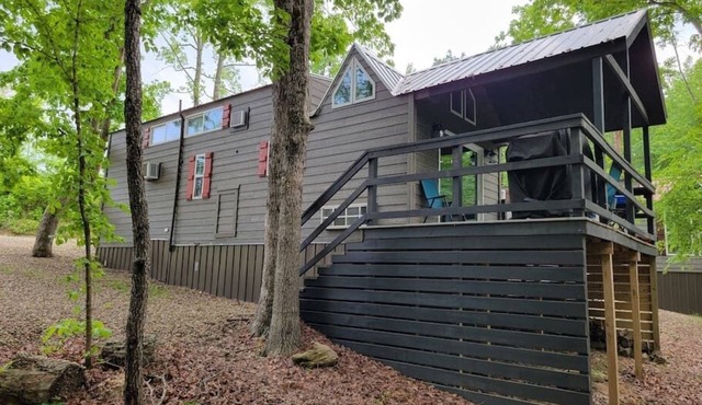 Juniper: Sleep 5, Tiny Cabin, Pets, Near Park/Lake