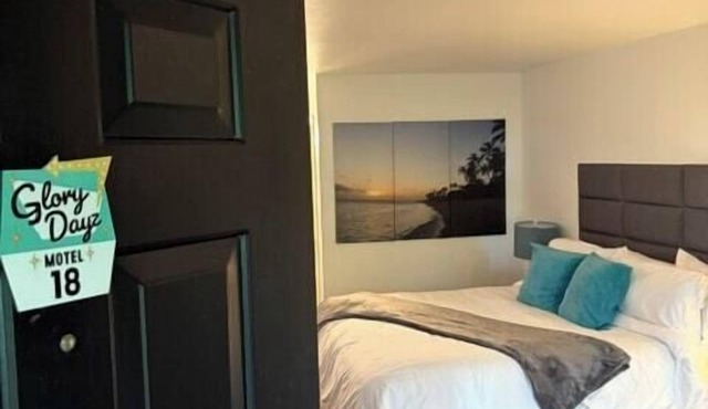 King Suite #18 at Glory Dayz