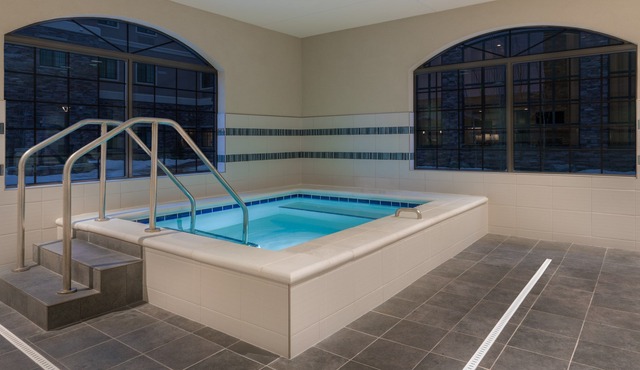 King Suite | Free Daily Breakfast, Pool & Hot Tub Access