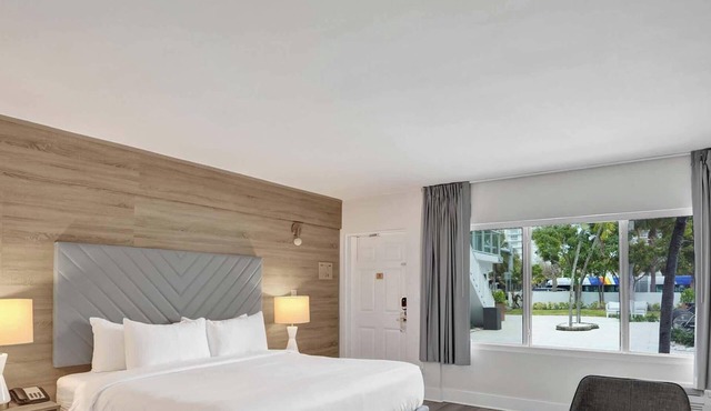 King Suite with Kitchenette at Ocean Blvd Near the Beach!