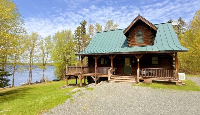 Lake Front, Pet-Friendly Cabin with Canoe and lake views