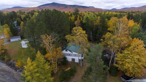 Lakefront cabin with private boat ramp, lake access, wrap-around porch, firepit