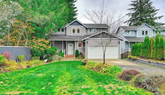 Lakefront Gem w/Deck & Grill in Shelton