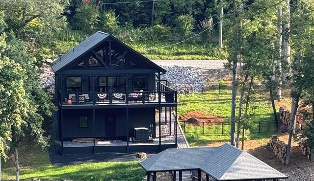 LAKEFRONT - TN Stud Cottage, Adjacent TN Mare Cottage