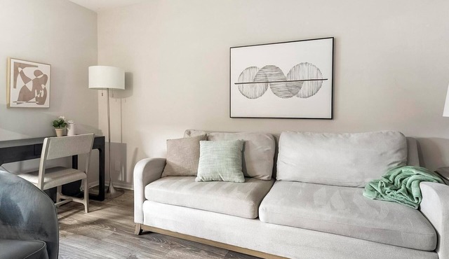 Landing | Modern 1BD, Gym
