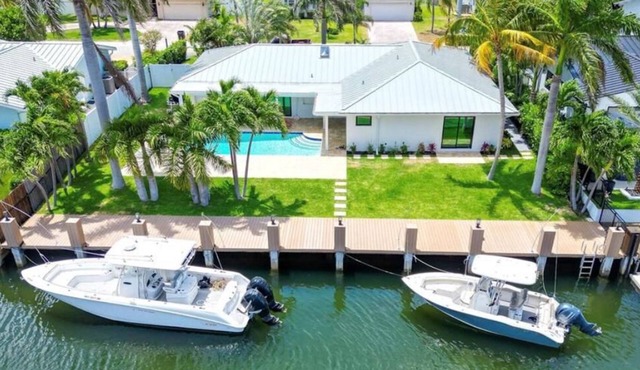 Lighthouse Point Waterfront Home Pool, Hot Tub, Dock 3BR 3BA Intracoastal