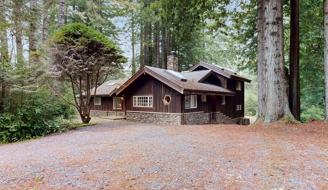 Little River Retreat- Dog Friendly with Grill