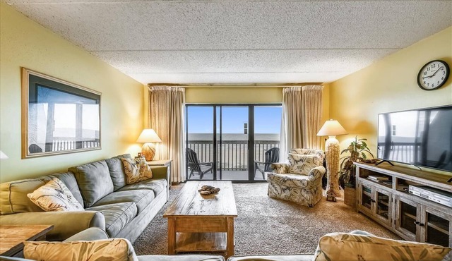 Located right on the beachfront, this beautiful well-appointed Villa offers you fabulous views.