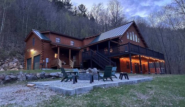 Log Cabin | Hot Tub+Game Room |Sunday River 3.5mi