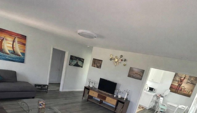 Los Angeles Private Entry Spacious 2BR for Extended Stays 2nd Floor