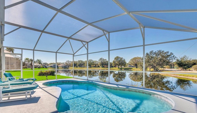 Lovely, Single Storey Vacation Home Overlooking Water