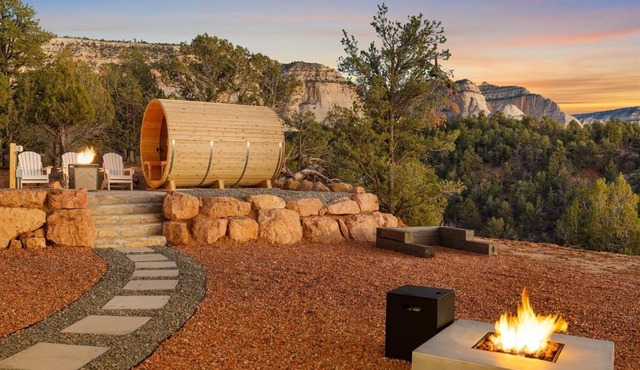 Lux Retreat, Hot Tub, Sauna, Cold Tank, Pool Table