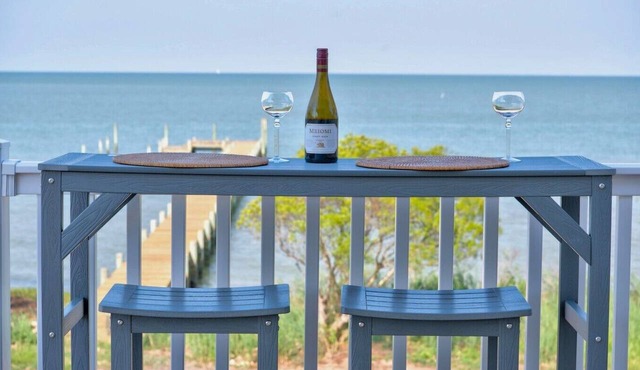 Luxury Bayfront Retreat/Private Beach, Pier & panoramic water views