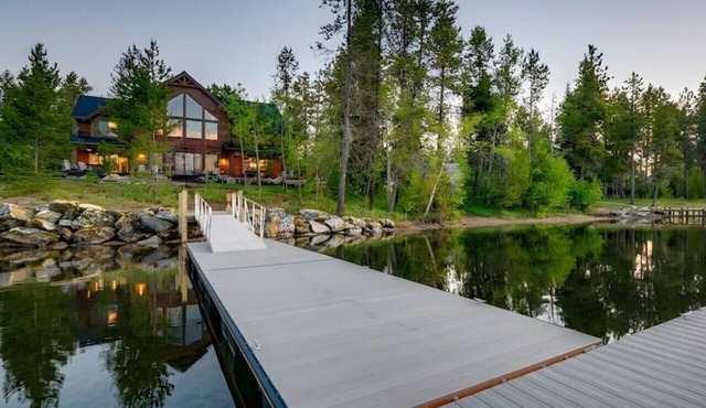 Luxury Lakefront Lodge | Private Dock | Hot Tub