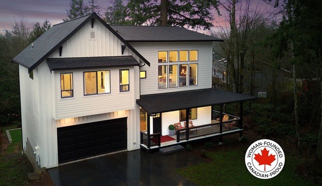 Luxury Private Cabin Beautifully Design with Beautiful Hiking Trails in Washington