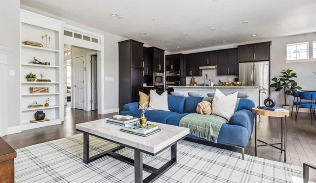 Modern Elegance - Pool Table - Walkable Area