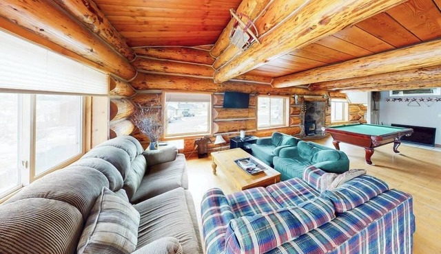 Mountain Basecamp | Hot Tub + Pool Table