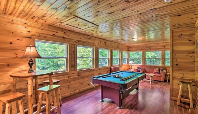 Mountain Laurel 2/2! Pool table! Firepit! Close to Helen.
