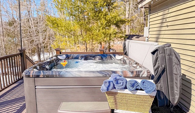 Mountain View Retreat w/Hot Tub, Rec Room