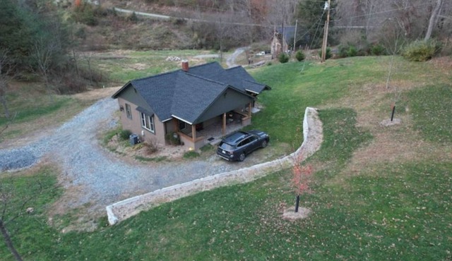 Natural Spring Fed "Cedar Hot Tub" - 120 Private Acres, water fall & trails