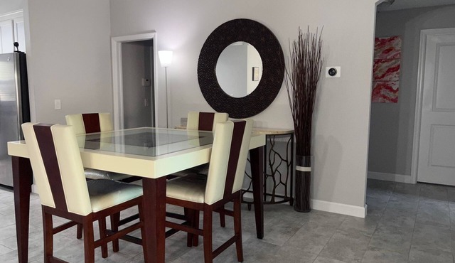 New bright modern home, near Orlando Daytona Beach, Blue Springs
