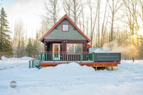 New Listing - River Front Cabin with Hot Tub near Hatcher Pass