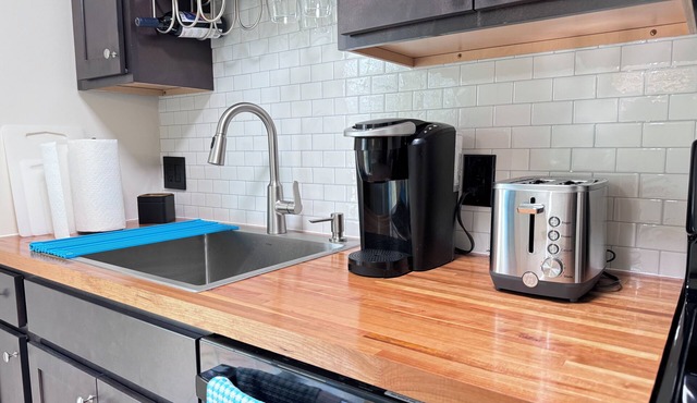 New Renovation cozy apartment with AC, WiFi
