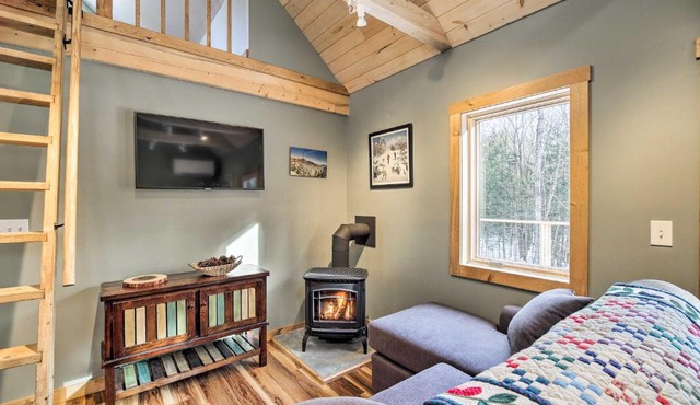 Newly Built Cabin w/Hot Tub - 16 Mi to Stowe Mtn!