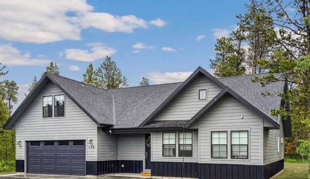 Newly Built Home with Hot Tub!