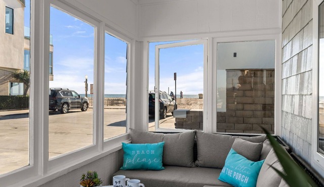 Newly Updated! - Oceanview Sea Gem Cottage- Bikes/Boards,10 sec walk to beach