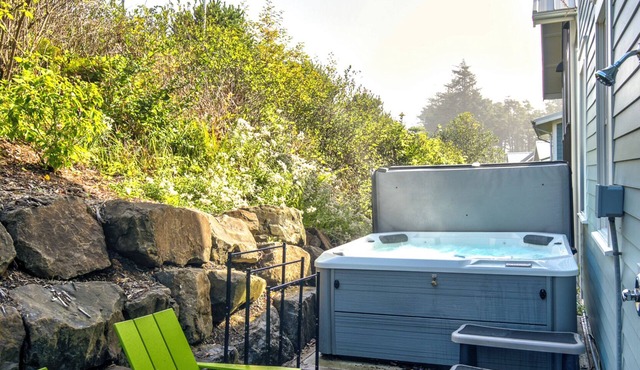Ocean-View Home- Chefs Kitchen, Private Hot Tub, Dog Friendly, Double Patio
