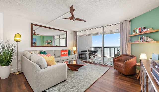 Oceanfront 1 Bdrm-Sleeps 6-Linens-Pool-FastWifi