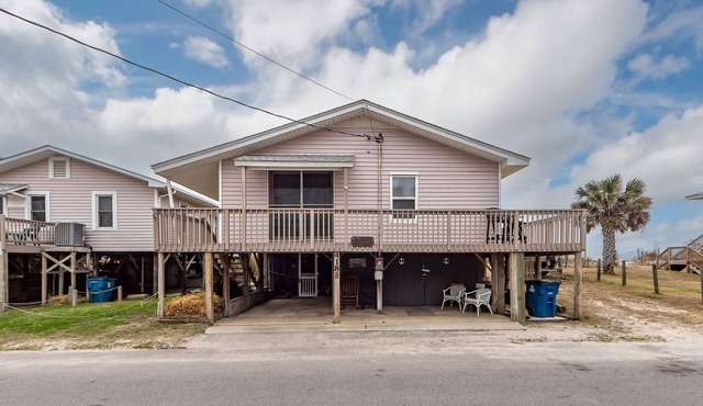 Oceanfront 1 Bedroom-Downstairs Apartment