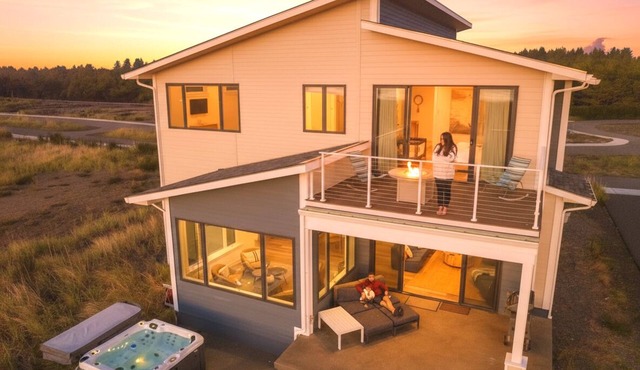 Oceanfront Luxe Hot Tub Sleeps 14