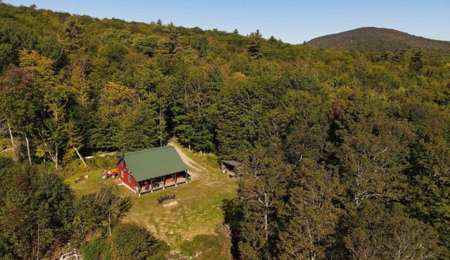 Off-Grid Adventure Cabin, Peakaboo Mountain Views