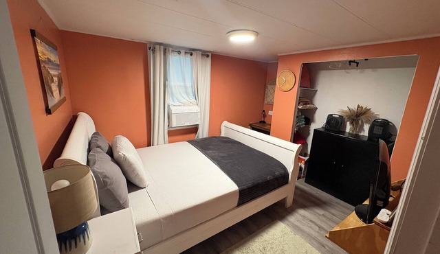 Our Cozy Tiny Home in delightful Merritt Island- 5min to KSC, 10min to cruises
