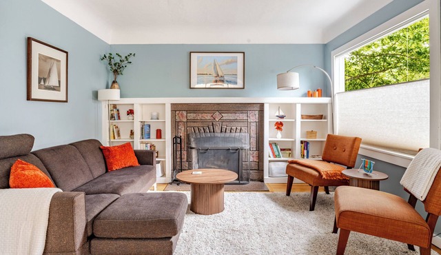 Patio with BBQ+fire pit, Bus to World Cup Stadium, Rec room with TV/Foosball