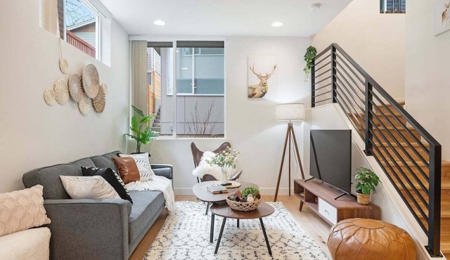 Perch - The Ashworth 69: New & Modern 3BR | Pet | Lake Union