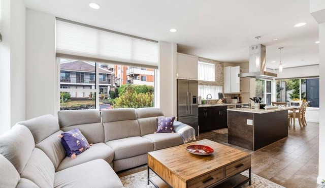 Perch - Traveler's Gem: Walk to Space Needle | 3BR/3BA Home w Views
