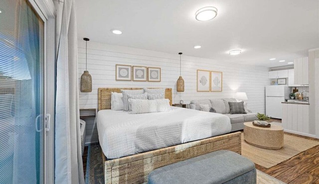 💗 Perfect Couples Retreat | Screened in Porch | Pool | Bikes 🌅