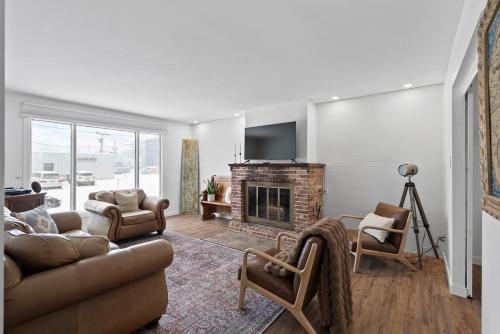 Perfect Group Stay in Cornwall 3 Bedroom and Theater Room in Cornwall