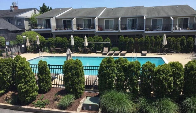 Pet Friendly 2BR Townhouse Downtown Rehoboth Beach w/Pool & Parking