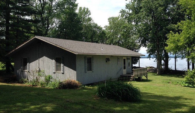 Private Beach & Awesome Sunsets at Champlain Island Lakeside Cottage