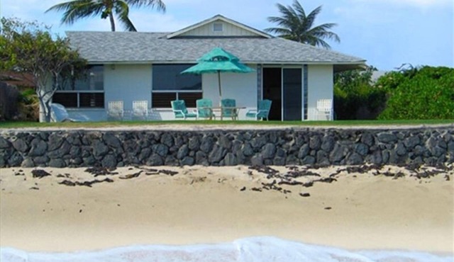 Private Beach House, outside seating, BBQ, Wi-fi. Questions-just ask Karen.