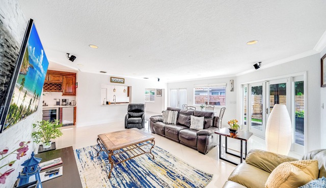 Private Home! Large Open Backyard+Close 2 Beach!