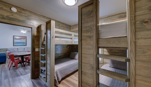 Private Riverfront Cabins- Hunt, TX