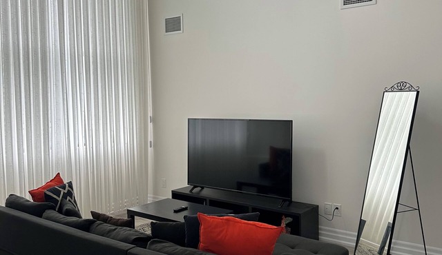 Private Room & Bathroom(Ensuite) in Luxury Penthouse,Windsor/Lasalle in Windsor