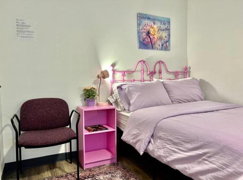 Private Room with Shared Bathroom on the 1st Floor 10 Minutes Walk to University of Washington