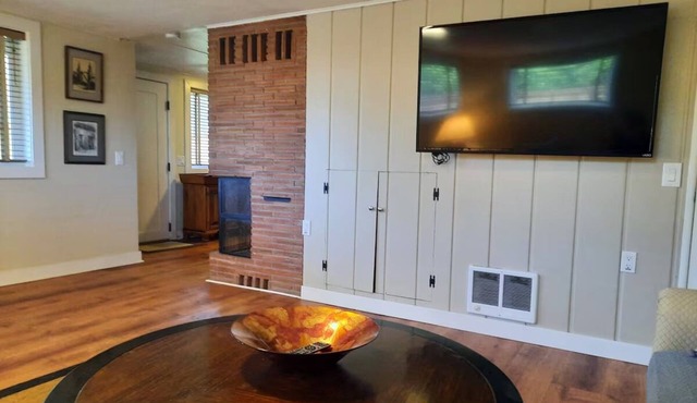 Private & Spacious Daylight Basement Apartment with Kitchen