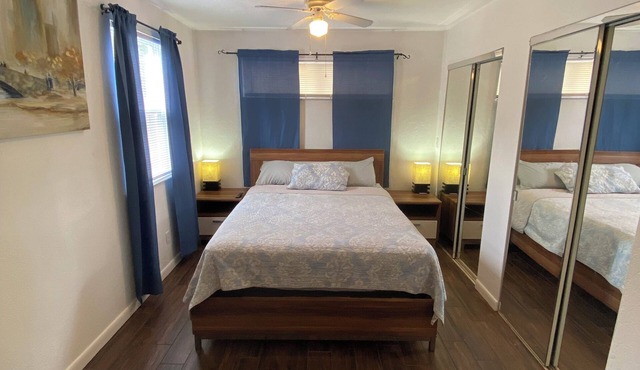 Quaint 2-bedroom house with AC in charming Sanford